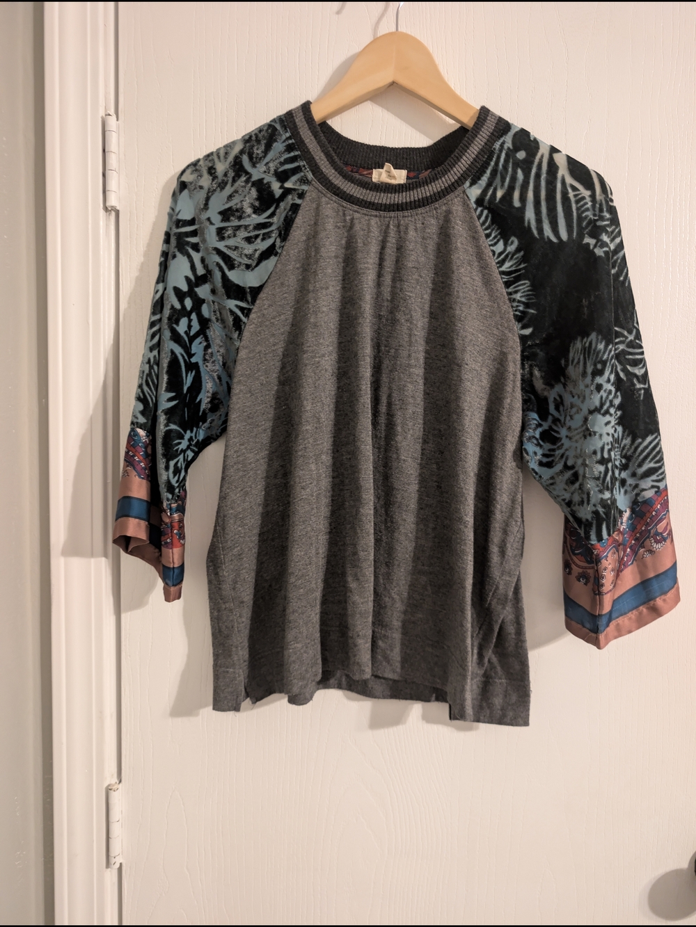 Gray Raglan Sleeve Tank Top with Printed Sleeves
